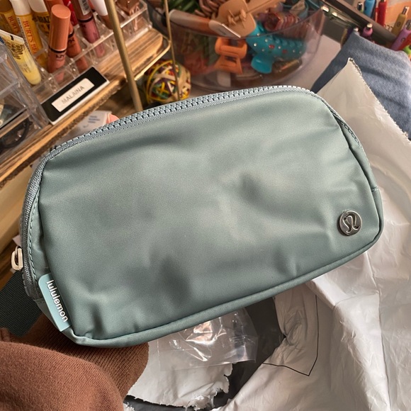 Teal Lululemon Everywhere Belt Bag - Picture 2 of 4
